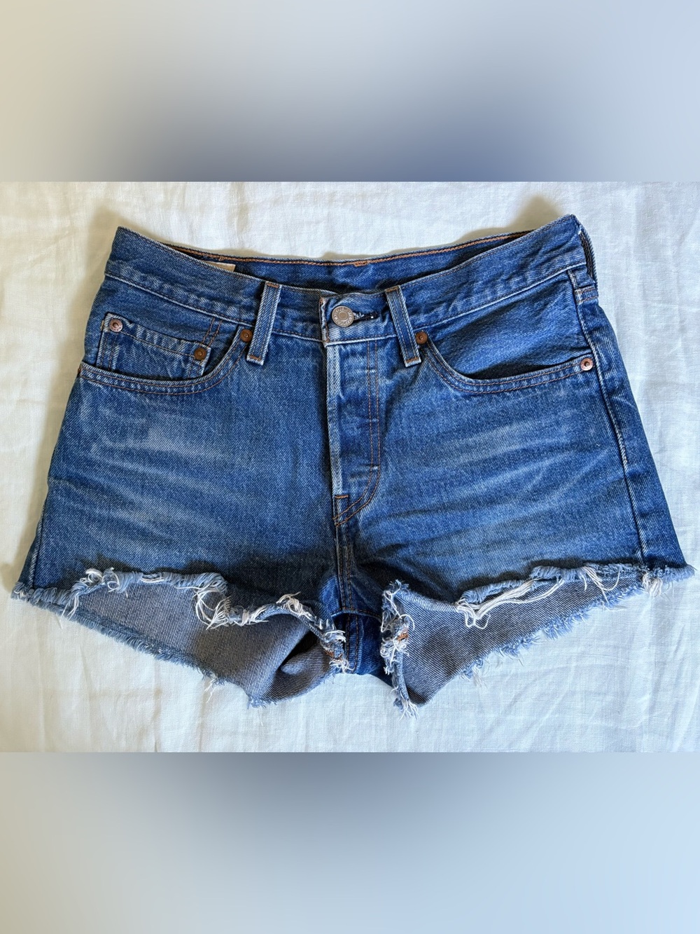 Dark Wash Levi 501 Shorts!